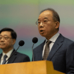 曾國衞被免職