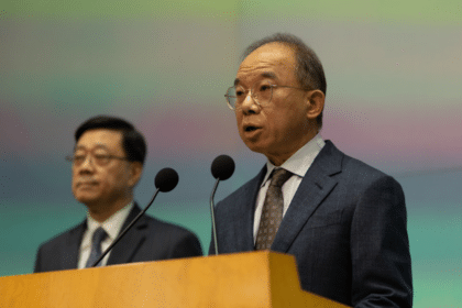 曾國衞被免職