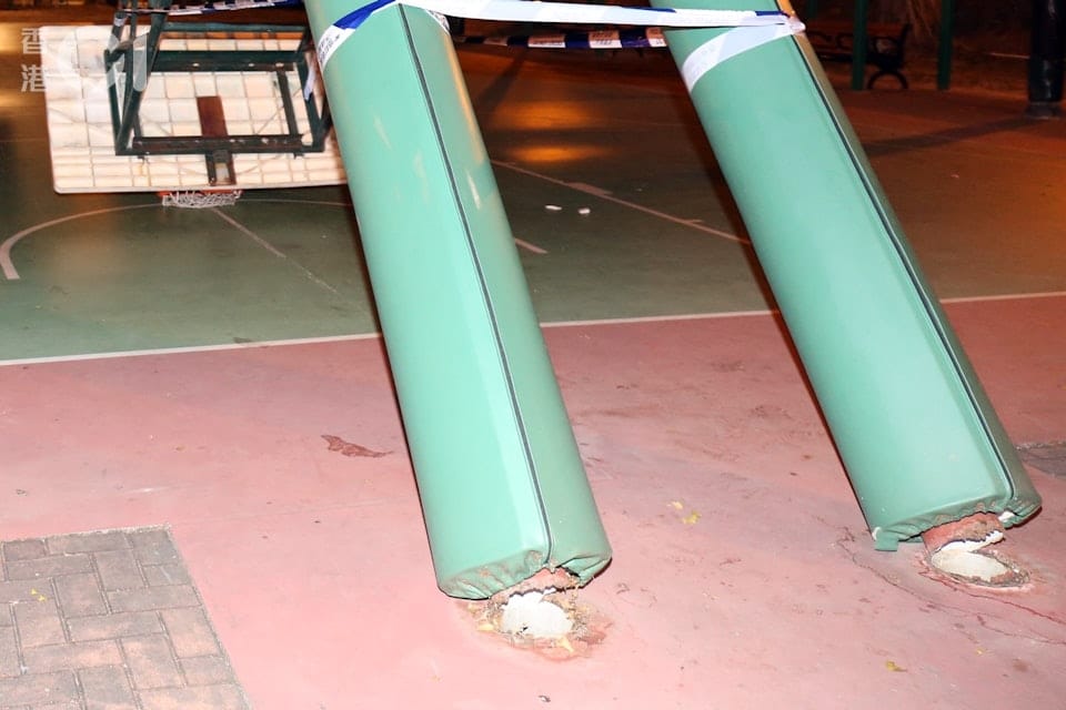 土瓜灣籃球架倒塌